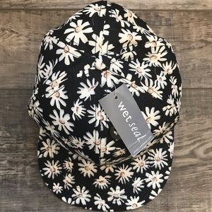 Wet Seal Accessories - Wet Seal Black Baseball Cap with Daisy Design Wet Seal Accessories - Wet Seal Black Baseball Cap with Daisy Design